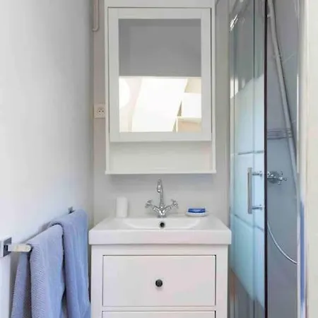 Cozy Near Champs Elysees Apartment