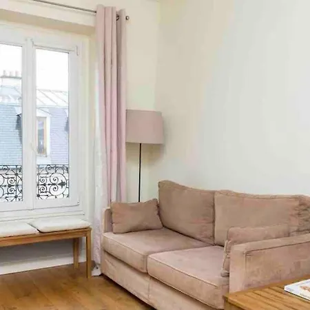 Cozy Near Champs Elysees Apartment
