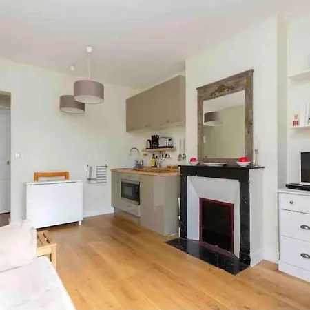 Cozy Near Champs Elysees Apartment Paris