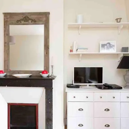 Cozy Near Champs Elysees Апартаменты *